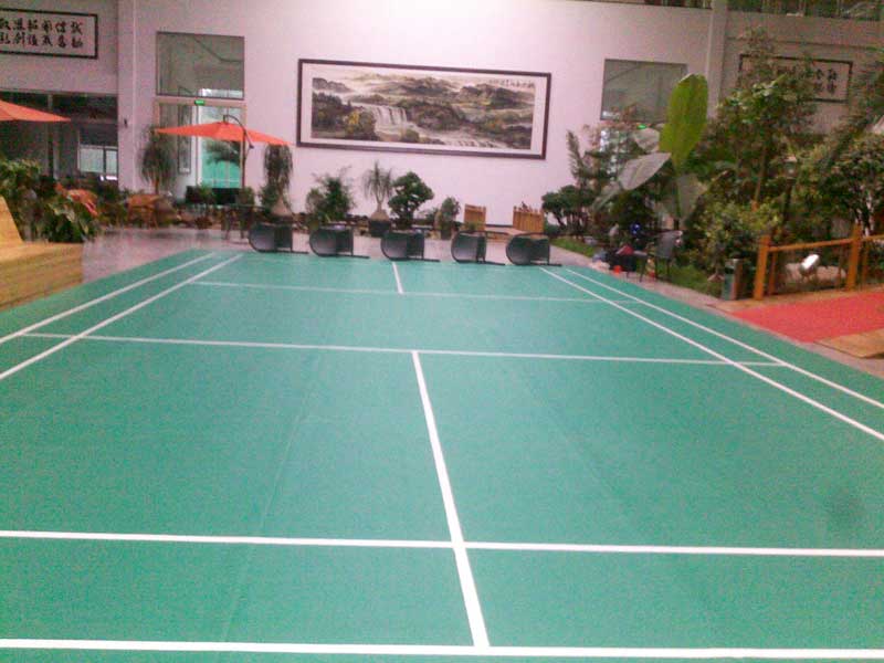 運動地板生產(chǎn)廠家 羽毛球館地板是什么材料好